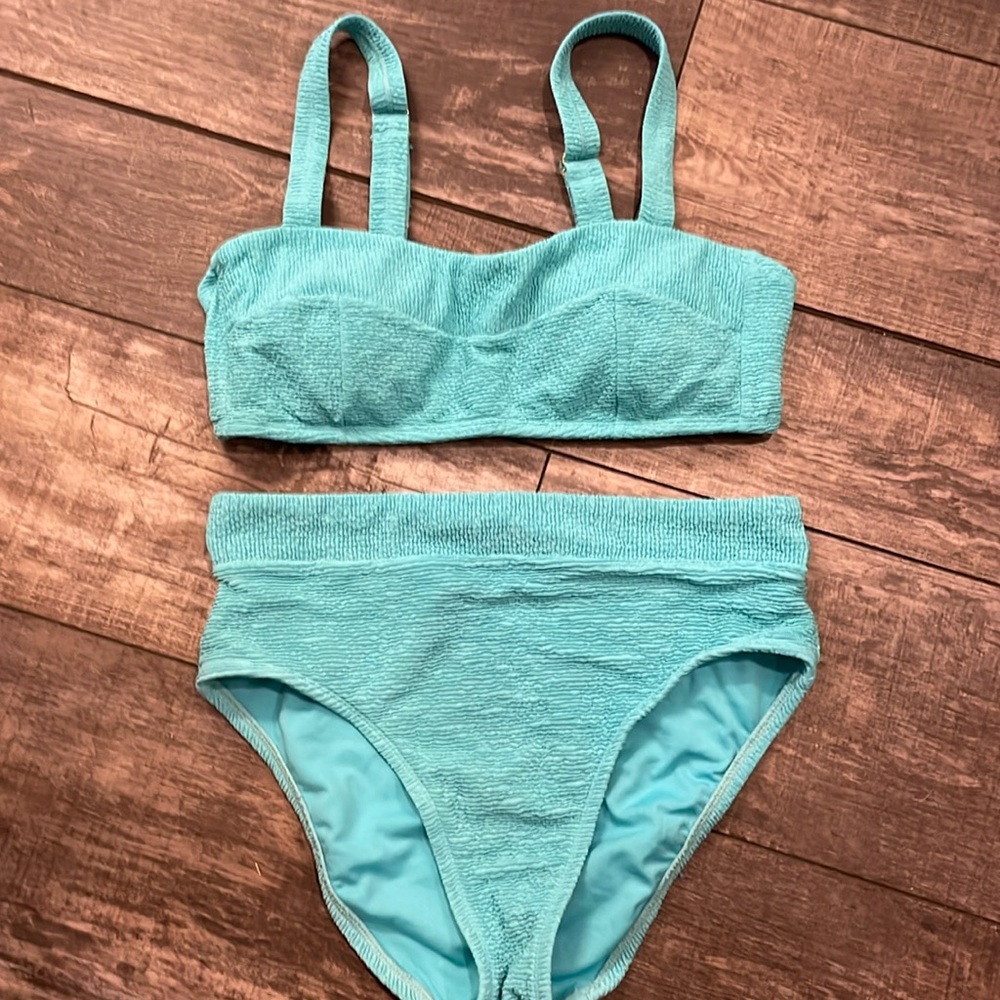 FRESHWATER 2 PC SWIMSUIT PLEASE NOTE TOP IS MEDIUM AND BOTTOM SMALL